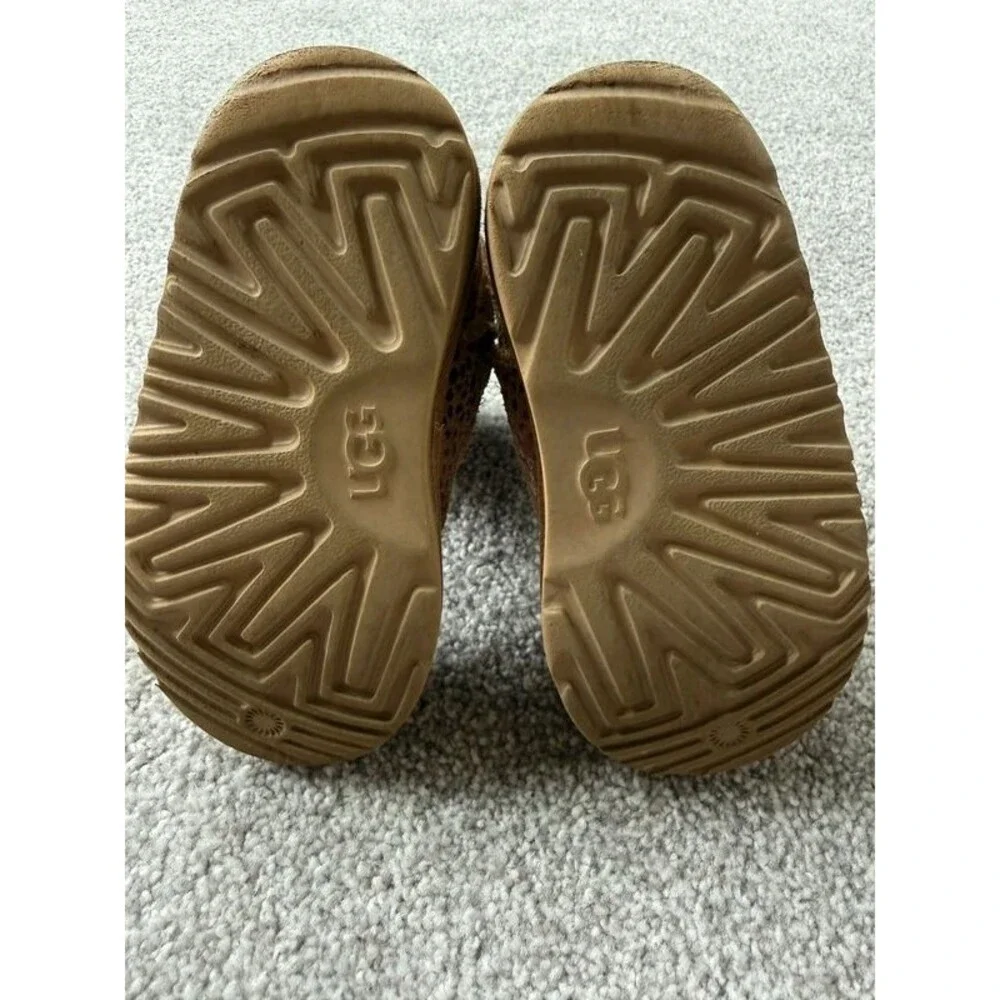 UGG pair boots